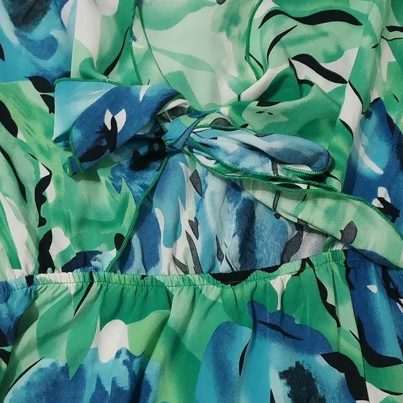 Floral Print Tie Front Dress - Picture 11 of 12